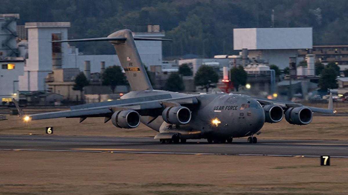 日本军事战略转型：C-17采购背后的东亚安全变局