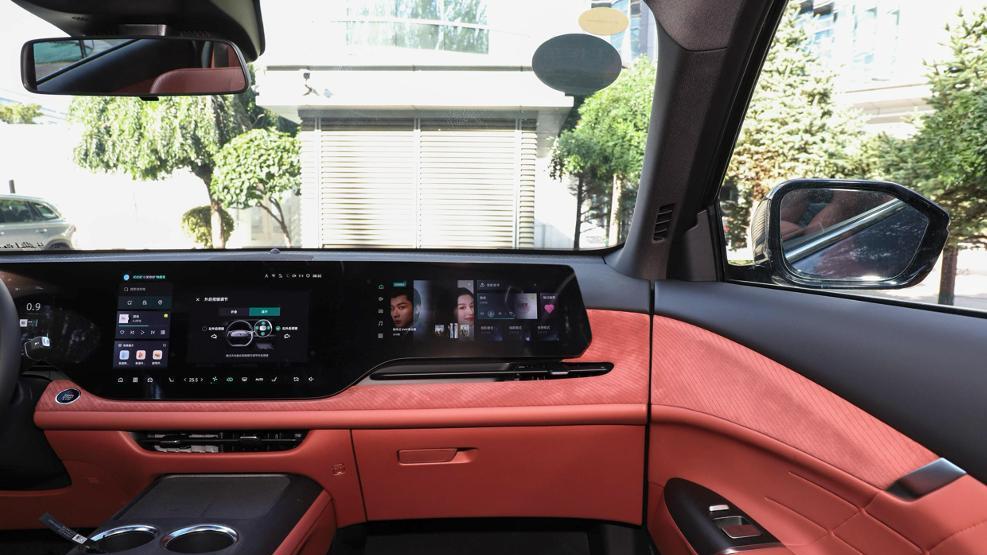 燃油SUV开启智能化反击？解读第四代CS75PLUS Ultra，支持天域空间