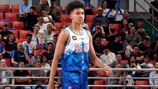 体测除了投篮都满分！冯傲母亲道出隐情 新疆球迷不必心急？