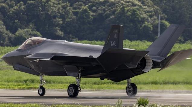 F-35再次坠毁爆炸：现场腾起蘑菇云，美军到底怎么了