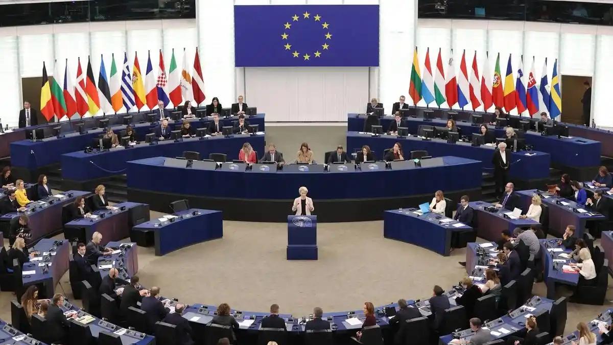 去了一趟欧盟，900亿欧元到手，泽连斯基这也算是逆风翻盘了