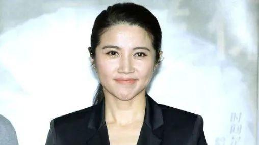 她漂亮、演技好，拿过8个影后大奖，如今52岁却无人问津