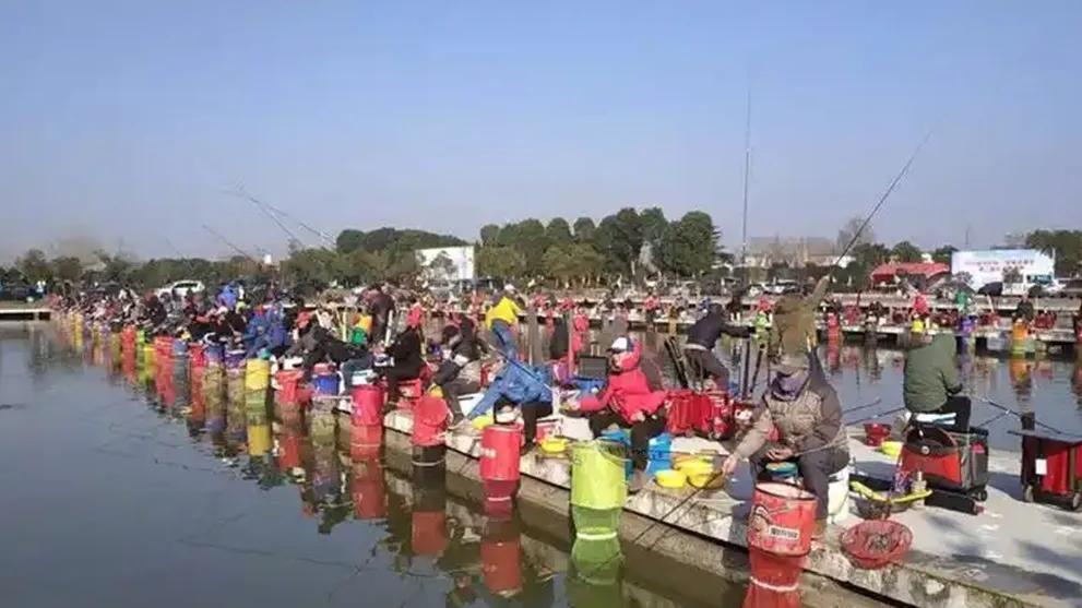放风筝钓法详解：冬季黑坑钓大鱼，这种钓法一定要会