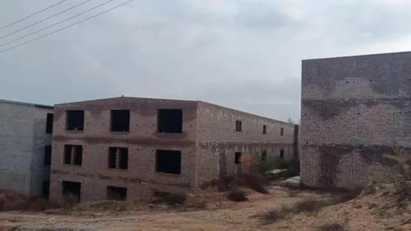 陕西神木现抢建潮：没门没窗的"简易房"背后暗藏补偿博弈