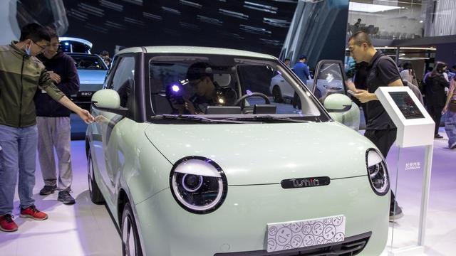 3.79万起的长安Lumin续航升级：微型电动车真能颠覆城市出行认知