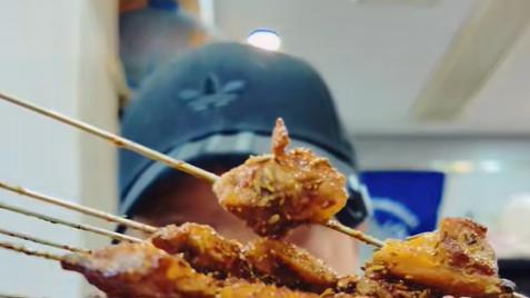 留学生就这水平？四个印度留学生点30串烤串，竟说只有23串！