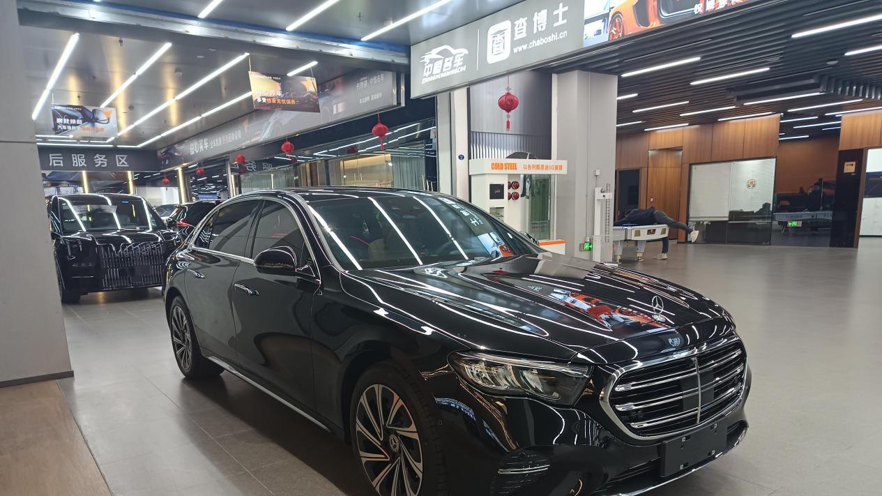 2025款奔驰E级：优雅从容，49.2万圆你商务座驾梦！