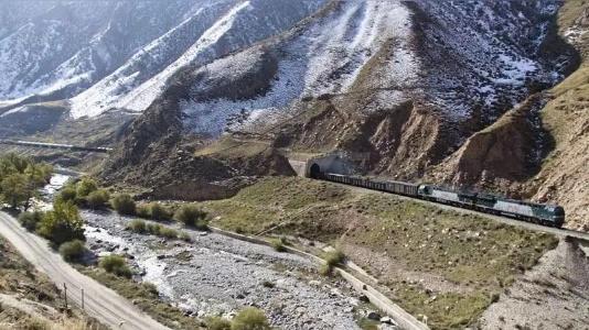 驱车数百里战友重相逢