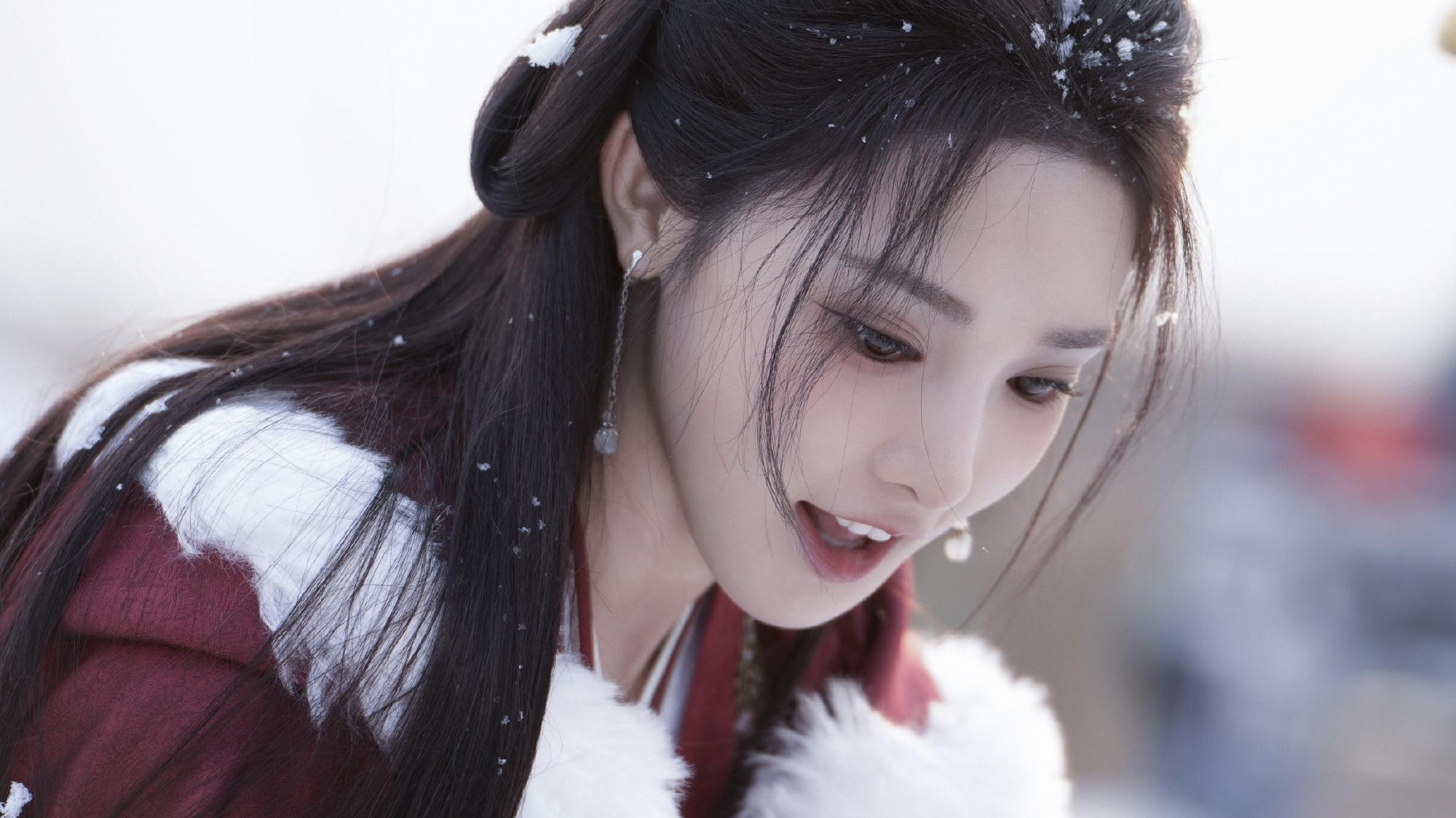 彭小苒隐形眼镜滑片：剧里小插曲，演技大考验