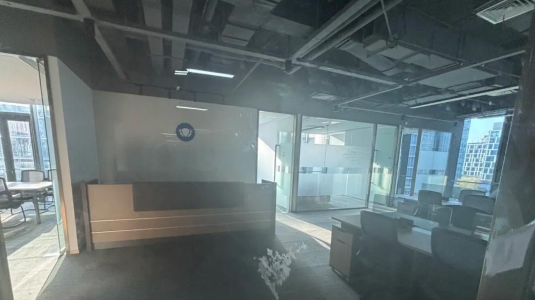 知名平台，爆雷