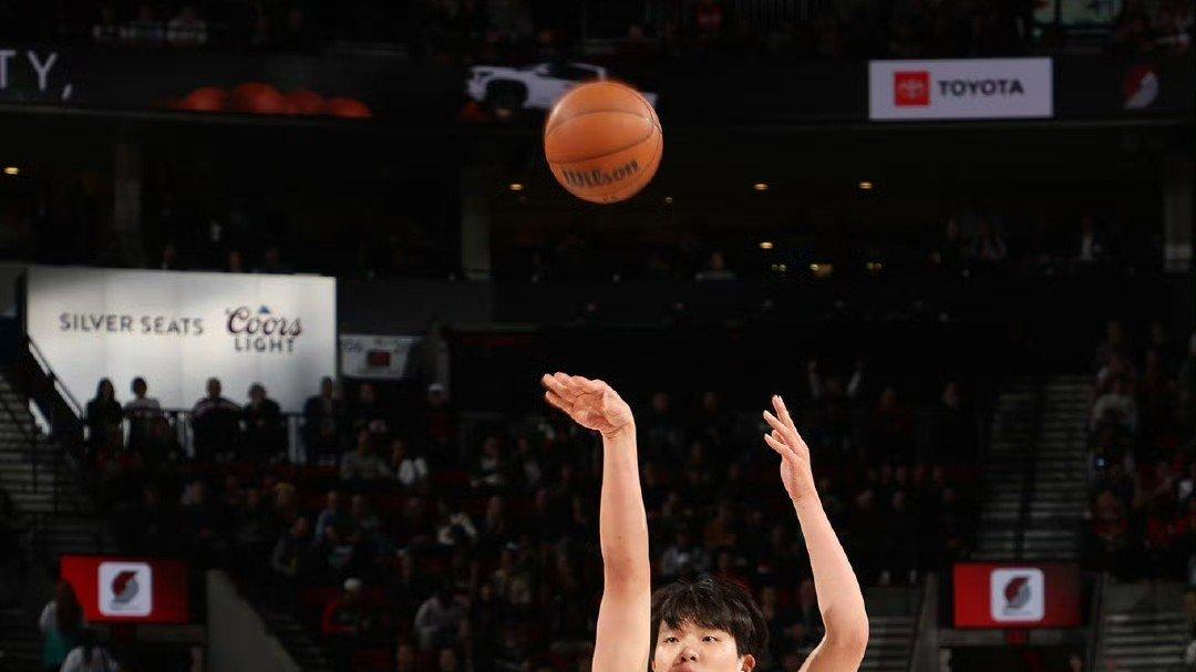 开拓者遭马刺淘汰，杨瀚森两场无分，5万奖金成空