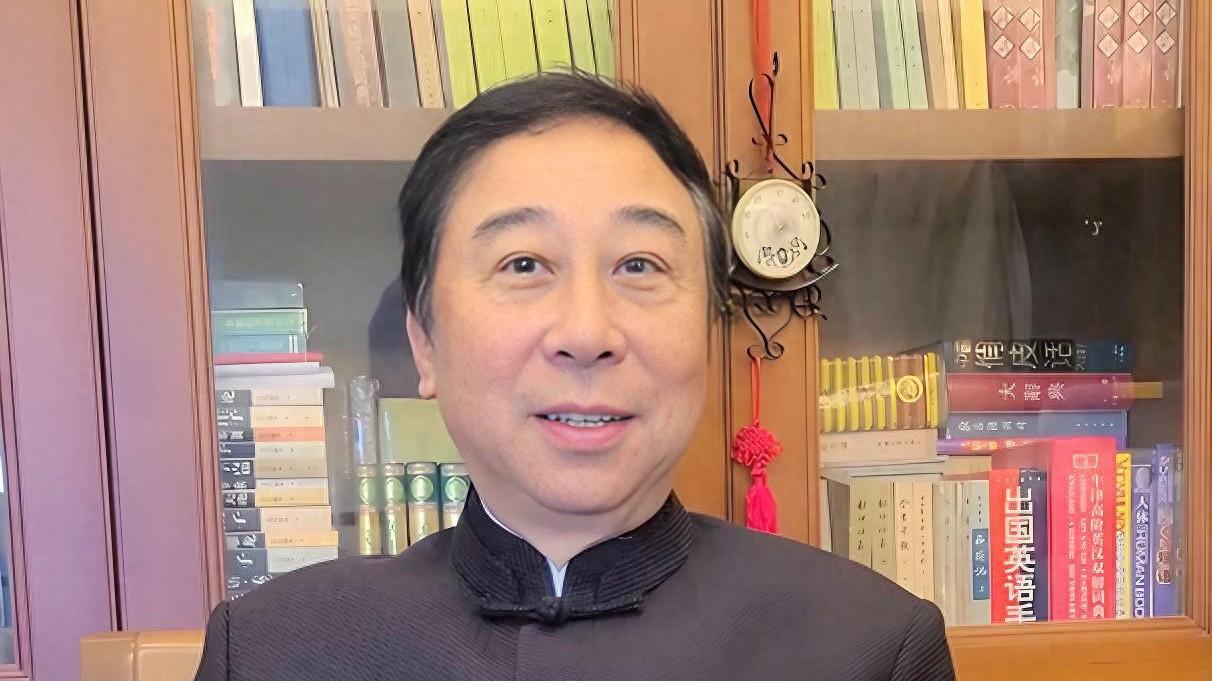 冯巩首次曝光父母的合照！父母的恩爱是他的一面镜子