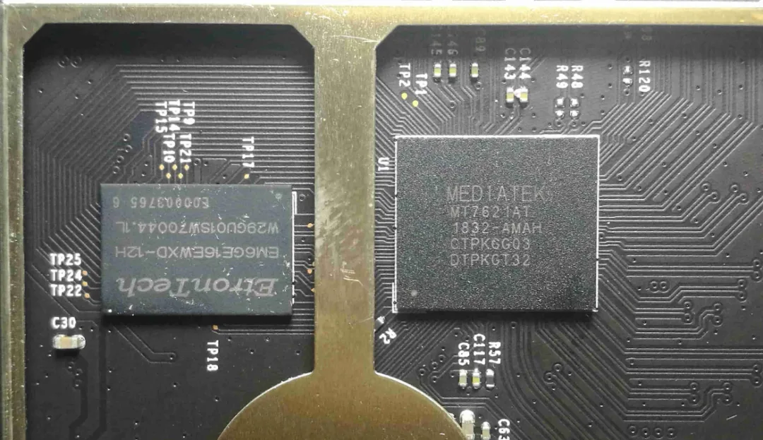 存储涨疯了！手机厂商考虑复活microSD卡槽，内存卡要回来了？