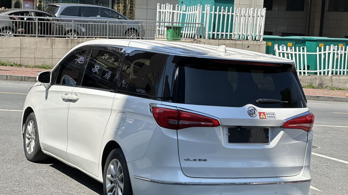 17款别克GL8ES，24万公里商务接待也舒适，10万级MPV新选择？