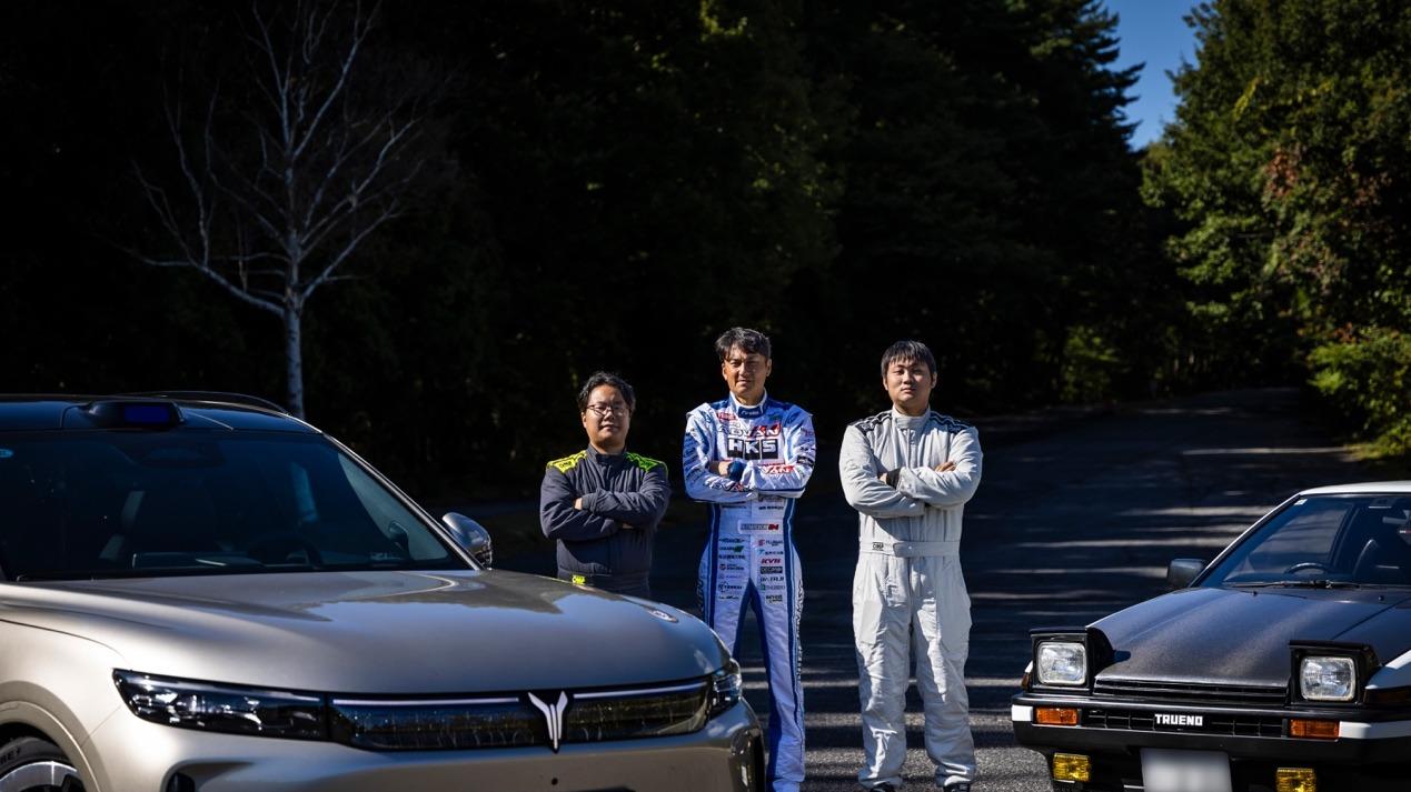 中国新能源汽车解锁新成就！岚图FREE+秋名山上演“封神榜”