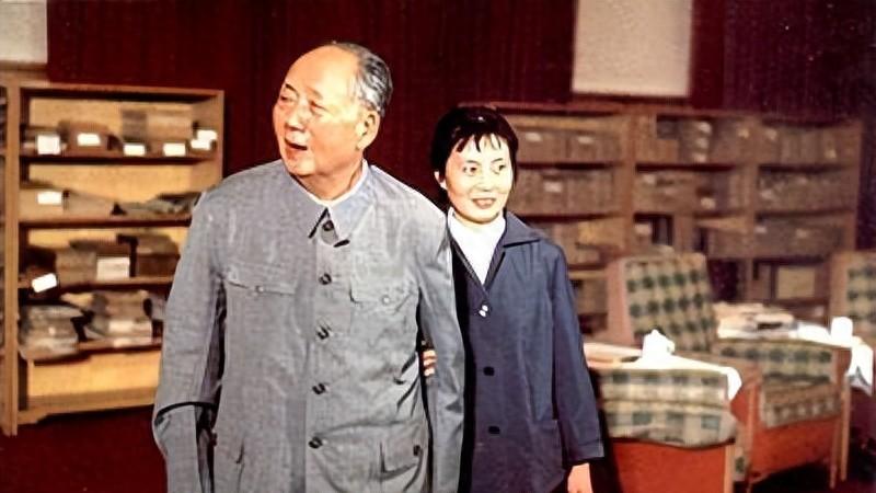 青春年华，一段尘封往事：她与领袖，与时代，与人生