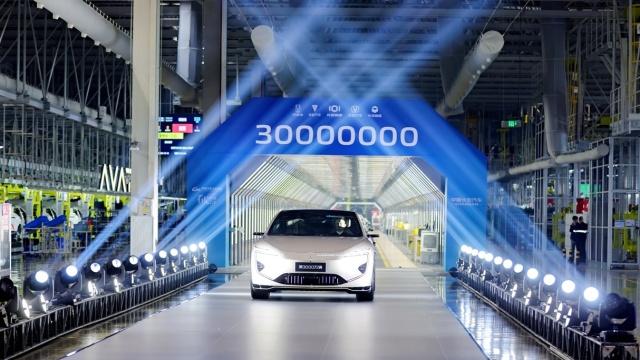 中国长安第3000万辆中国品牌汽车下线，阿维塔12成为里程碑车型