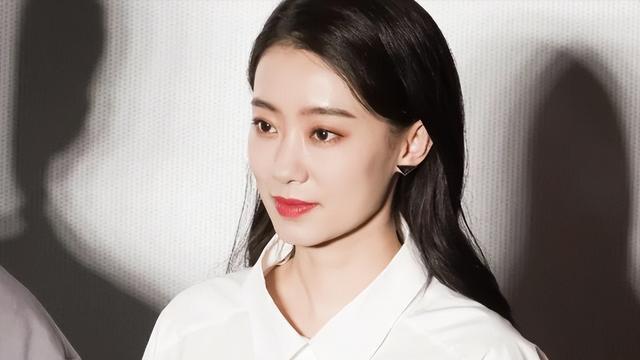 一夜爆火后又迅速沉寂，这一次，张小斐带着新作品给内娱上了一课