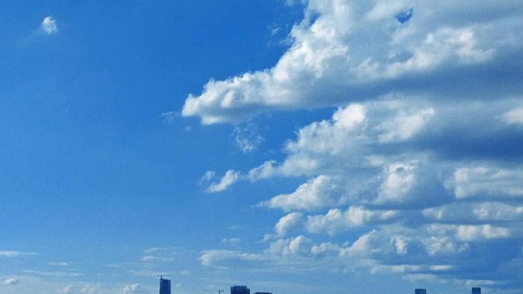 18枚导弹从天而降，美核航母突然遭袭，关键时刻，中方送出2句话