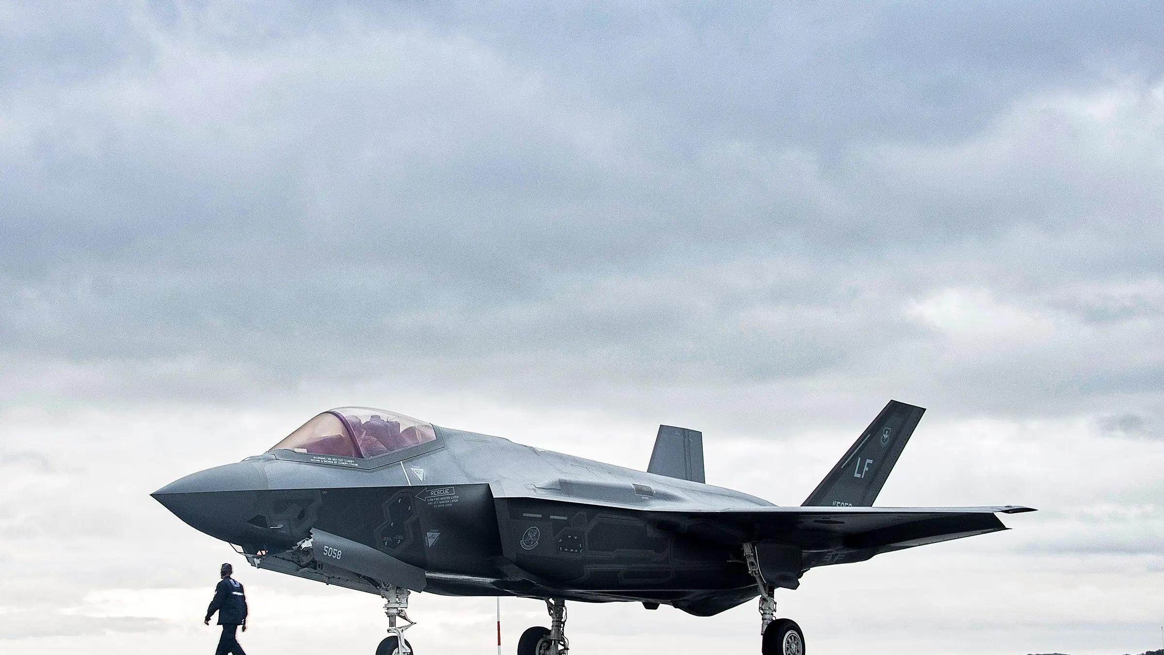 又是1000亿！沙特2100亿美元买不到F-35，歼-35E真的有机会了！