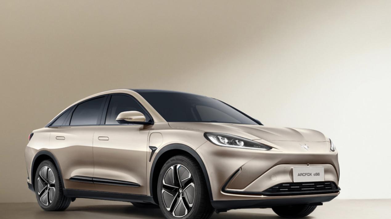 极狐阿尔法S6：极狐汽车的匠心之作，诠极狐汽车释未来出行美学