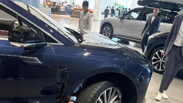 上海车展的“怪象”：消失的美女车模，钻车底的老外，不见的韩车