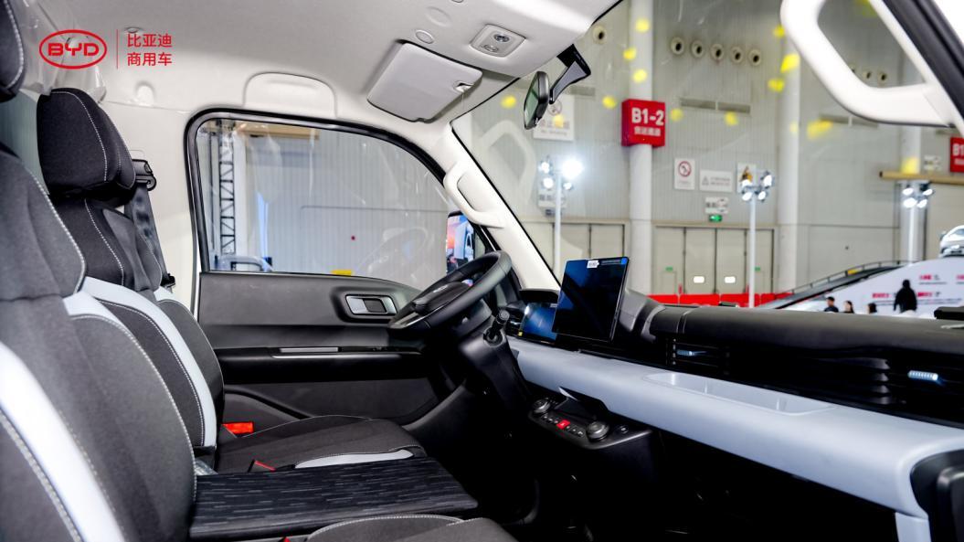 硬核技术树立纯电轿卡新标杆