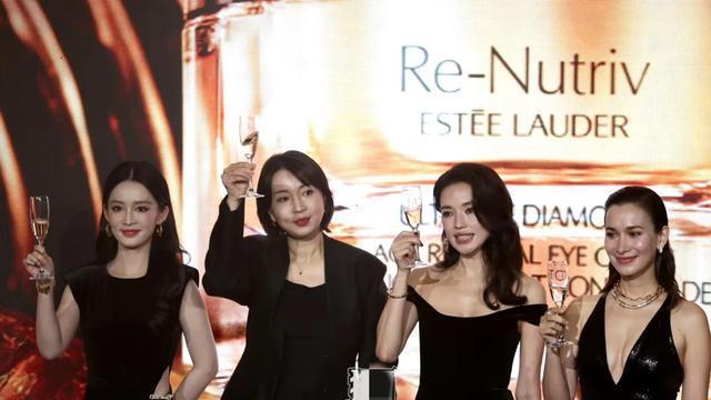 上海这夜，舒淇嫩了，黄奕不僵了，我却被素裙“裹”身的杨幂惊艳