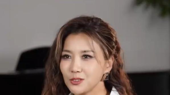 王蓉“浪姐6”一轮游，六年期待成泡影：初代唱跳女王的舞台困境