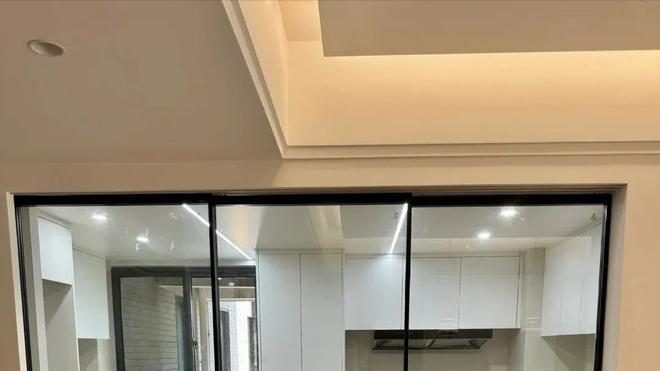 看上海小姐姐家的设计，厨房不做推拉门，能开通燃气，还有高级感！