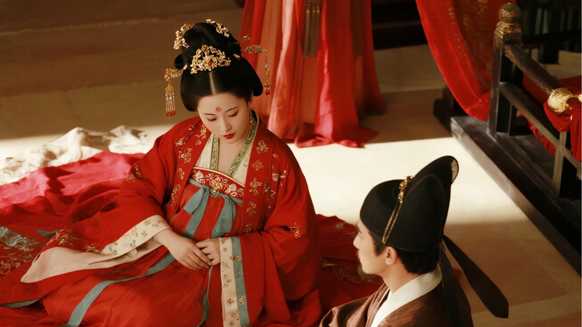 御花园里一巴掌，公主成“狐媚”；耳环滴血揭真身，丽妃全家问斩，昔日宠妃猪圈度余生。