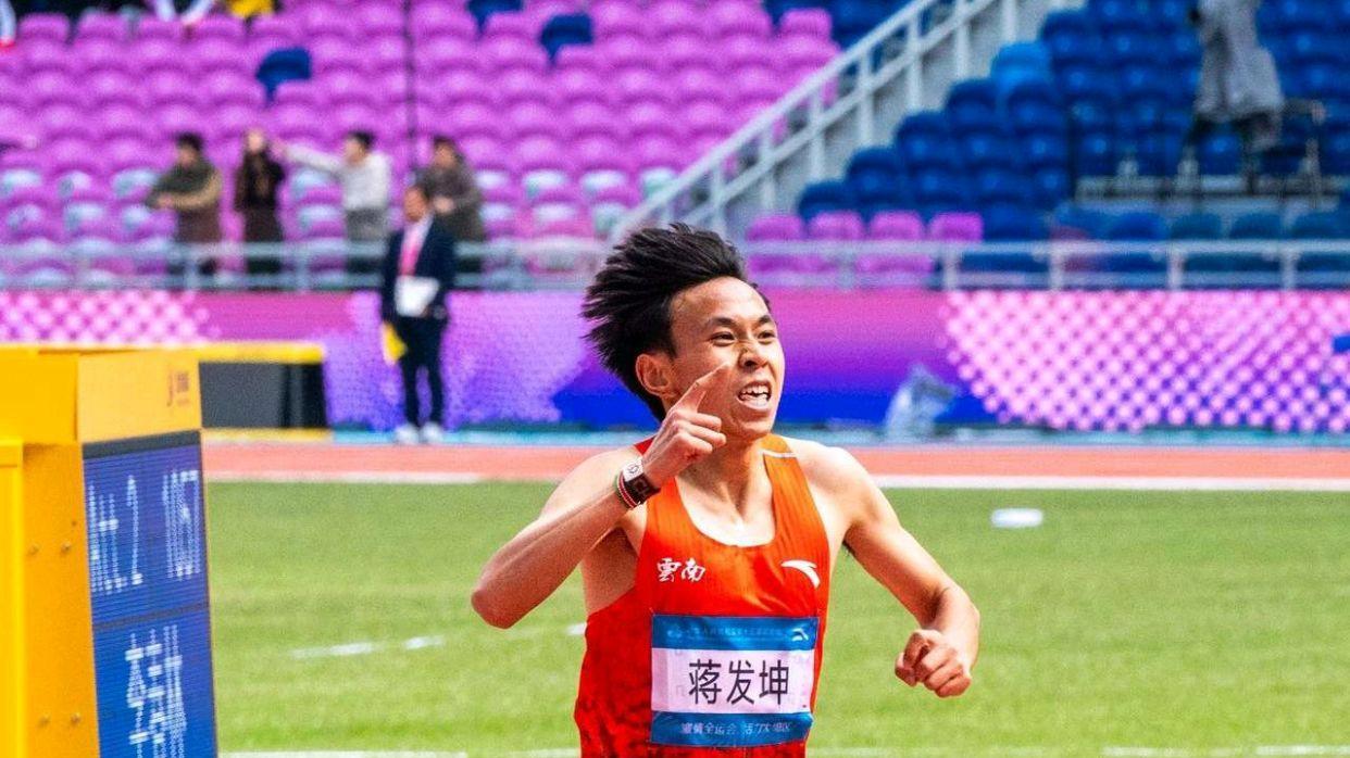 全运会男子10000米唐浩然28分54秒24夺银 蒋发坤28分45秒89夺金