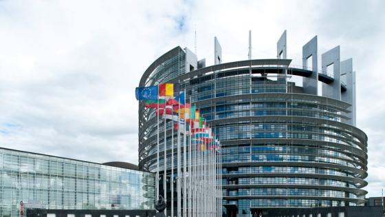 泽连斯基遭遇欧盟"打折式"援助 朔尔茨黯然退场暴露领导力真空