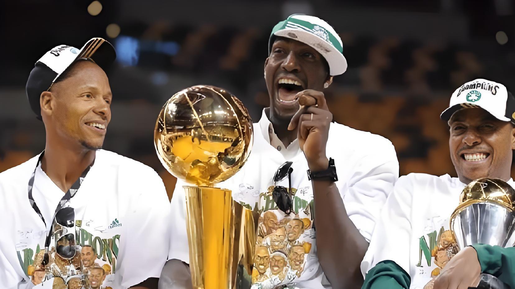 阿里纳斯：当库里要进历史前10时，人们会说他只有一个FMVP