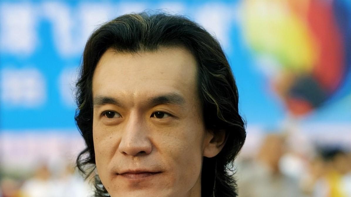 别再可怜李咏了！离世7年后医生暴露离世真相，难怪选择葬身美国
