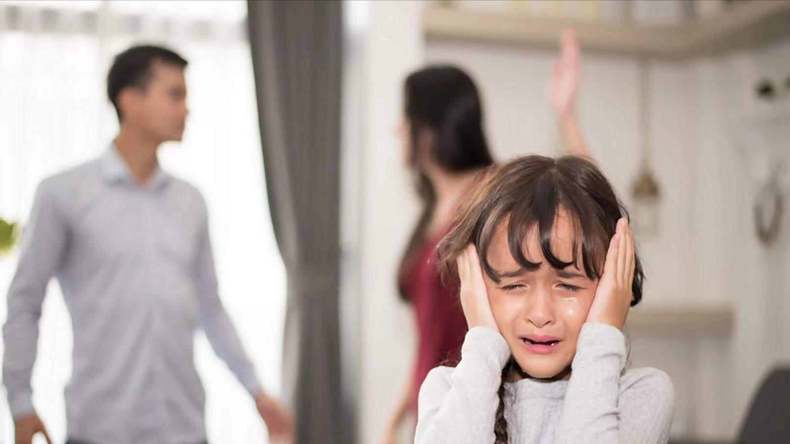 中年夫妻不再接吻，连亲热都不想触碰，是不爱了么？