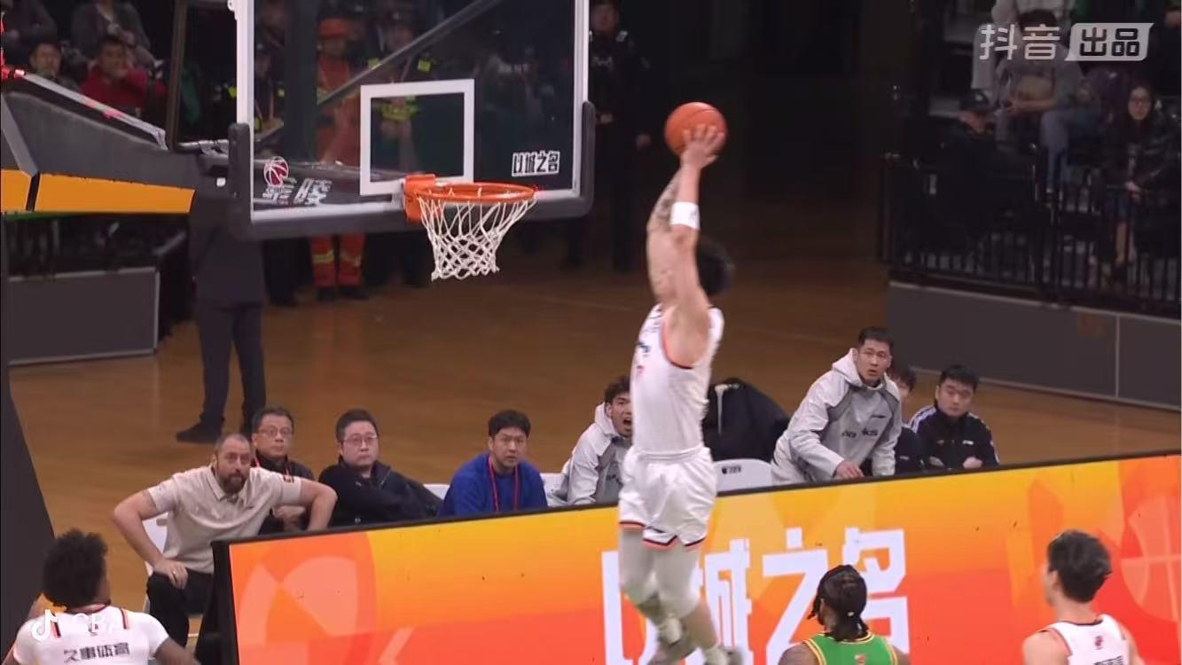 四连败！莫兰德成卧底 布朗铁匠 辽宁惨负上海 张镇麟轰下16+3