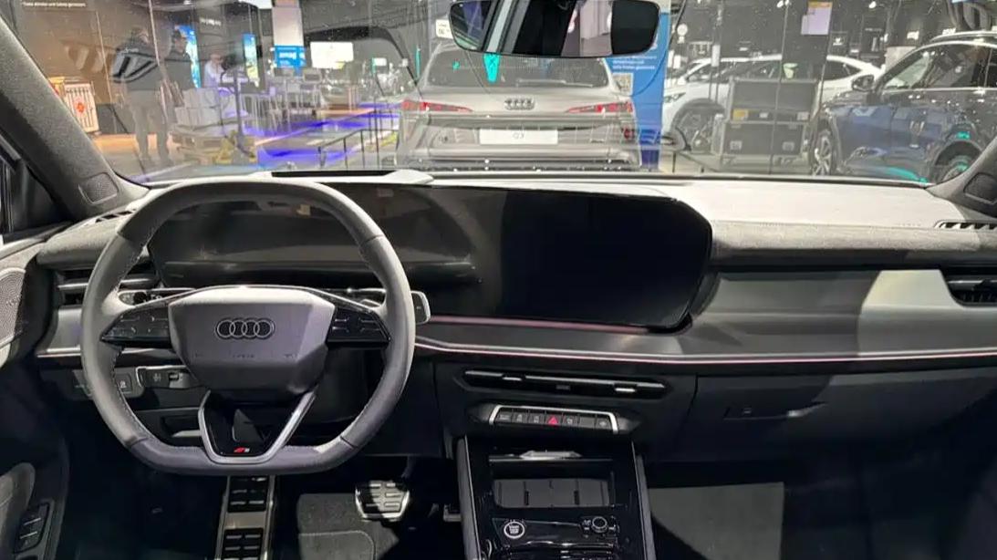 全新奥迪Q3酷炫亮相！前脸更换，车灯成亮点