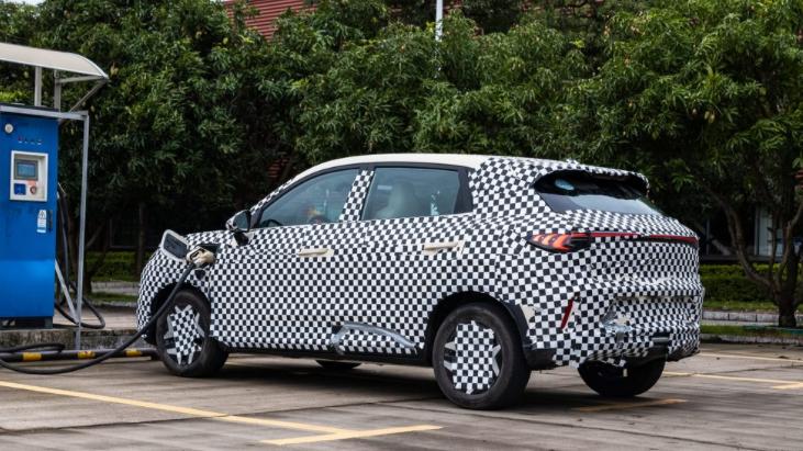 五菱全新纯电动小型 SUV 预告图发布！今年下半年亮相