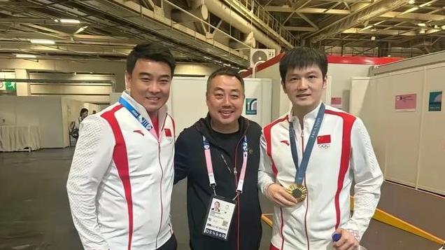 悲哀！林诗栋登顶世界第一，却面临最大难题，决赛饭圈霸凌成常态