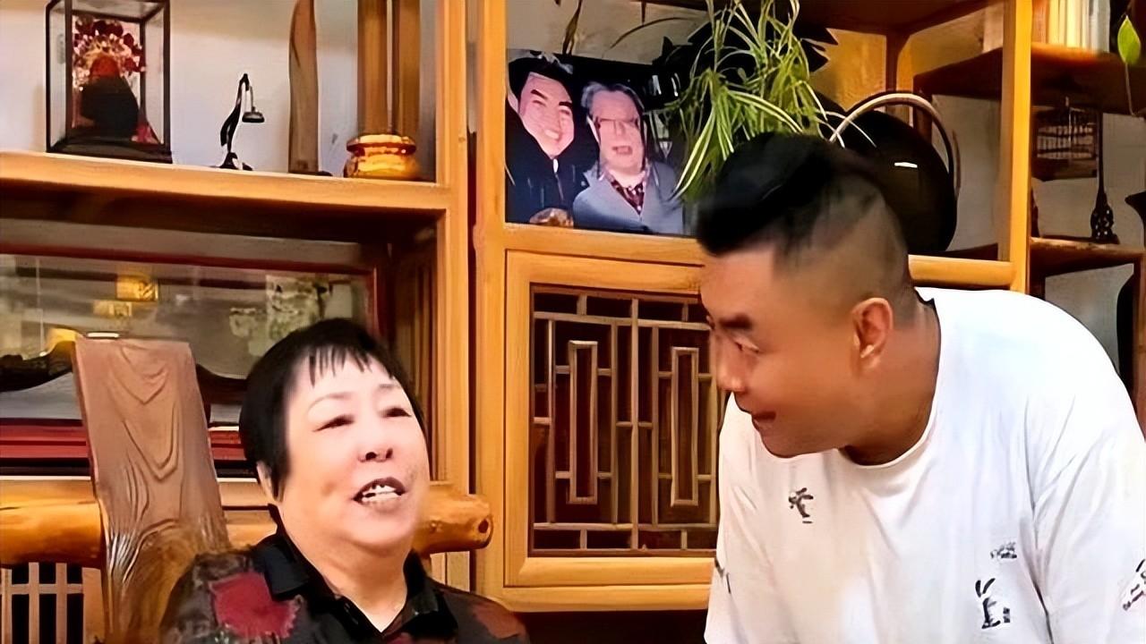 郑好直播言语引众怒，相声界风波又起再惹争议