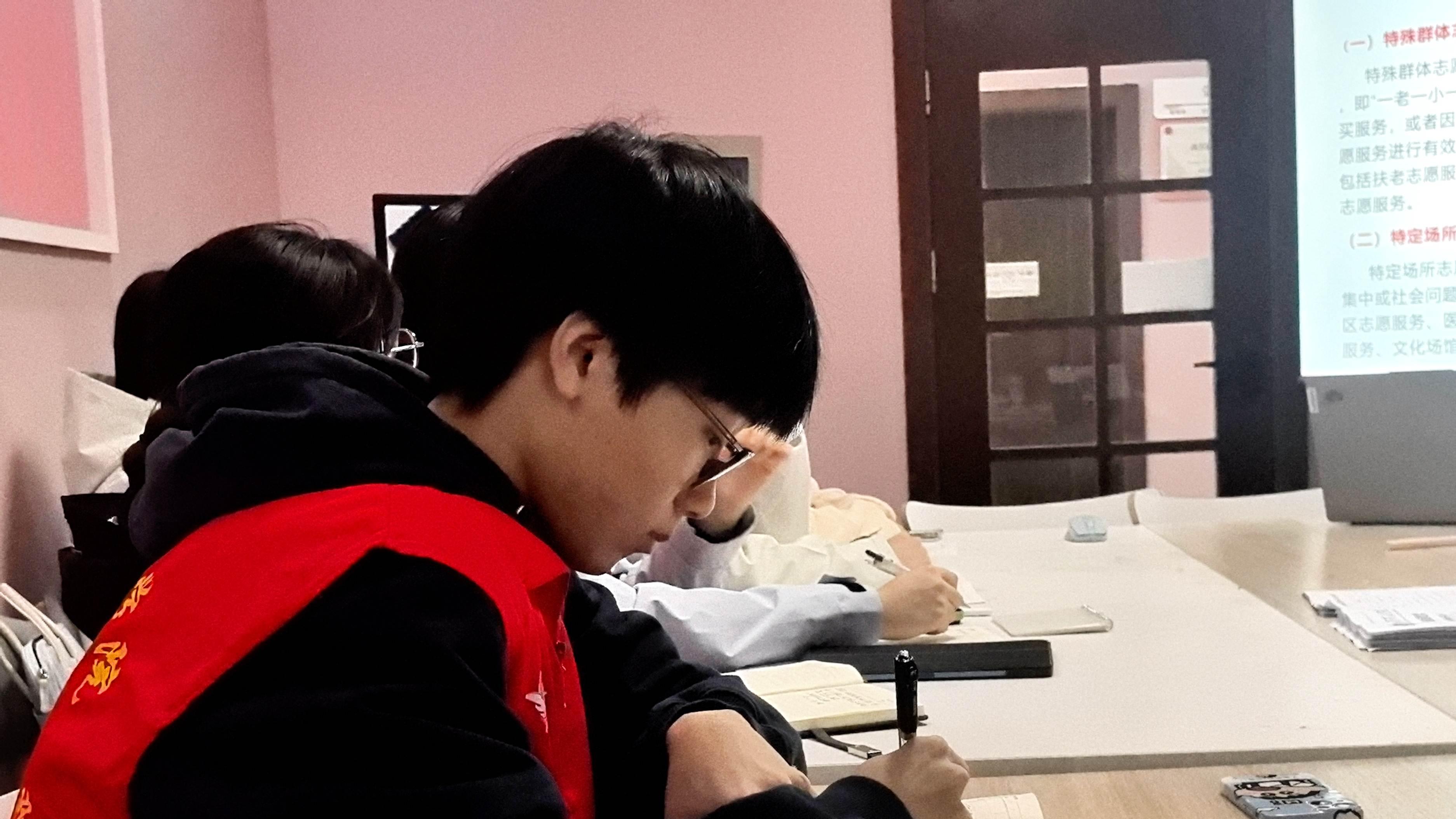 传策助优化, 志愿向未来 ——艺术传媒学院青年志愿者协会志愿服务项目专题培训