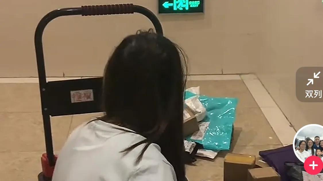 谢妈妈送快递背后：网友揭示的坚韧与老谢离婚疑云，远超表面印象？