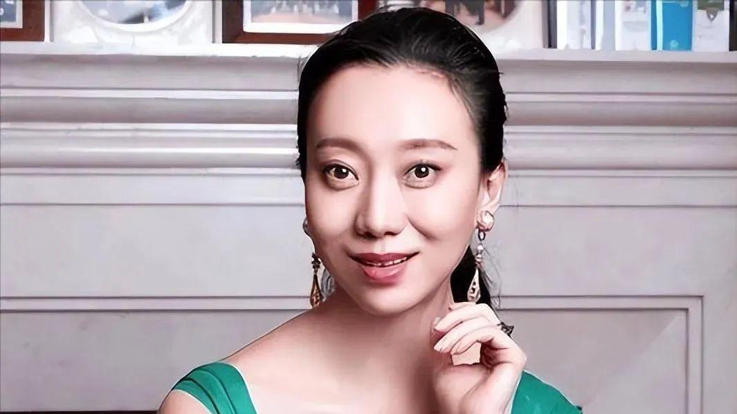 瘫痪 17 年，轮椅上跳出飞天梦！张艺谋愧疚至今的女人，用双手舞活了敦煌壁画​