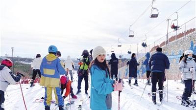 太原：滑雪正当时 冬日添情趣