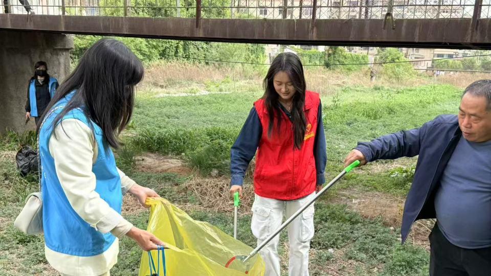 崆峒区西郊街道：美化人居环境 扮靓社区“颜值”