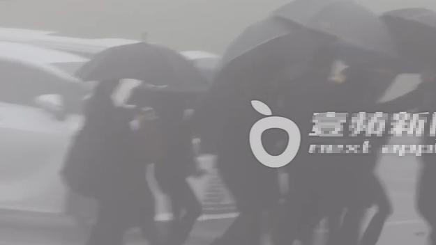 3月15日大S葬礼举行，具俊晔行跪拜礼送别亡妻，小S悲痛不已。