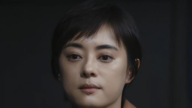 《乌云之上》孙俪素颜打了多少影后脸？给你们看看什么叫人民警察