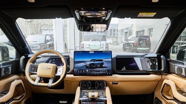 深度评测方程豹豹 8：智能混动硬派越野，一车多用的新选择