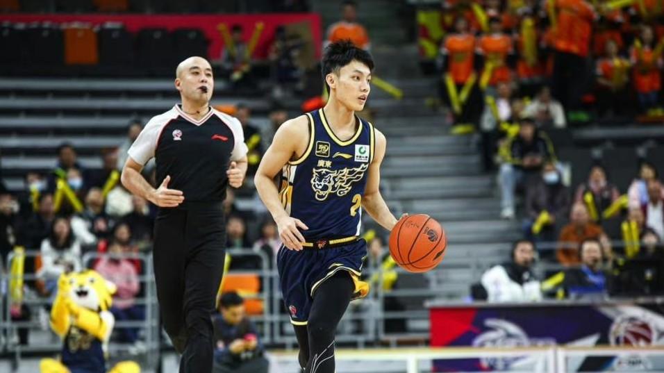 伯克30+10+6！广东送吉林9连败，胡明轩15分，琼斯29+17+10遭驱逐
